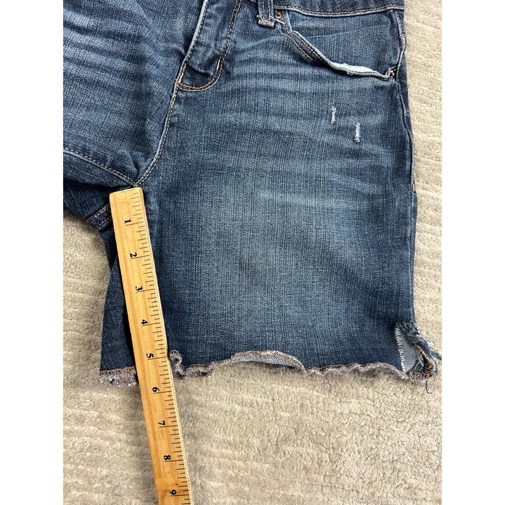 Time and Tru Denim Shorts Womens 4 Blue Mid-Rise Distressed Raw Hem Dark Wash - Picture 6 of 15